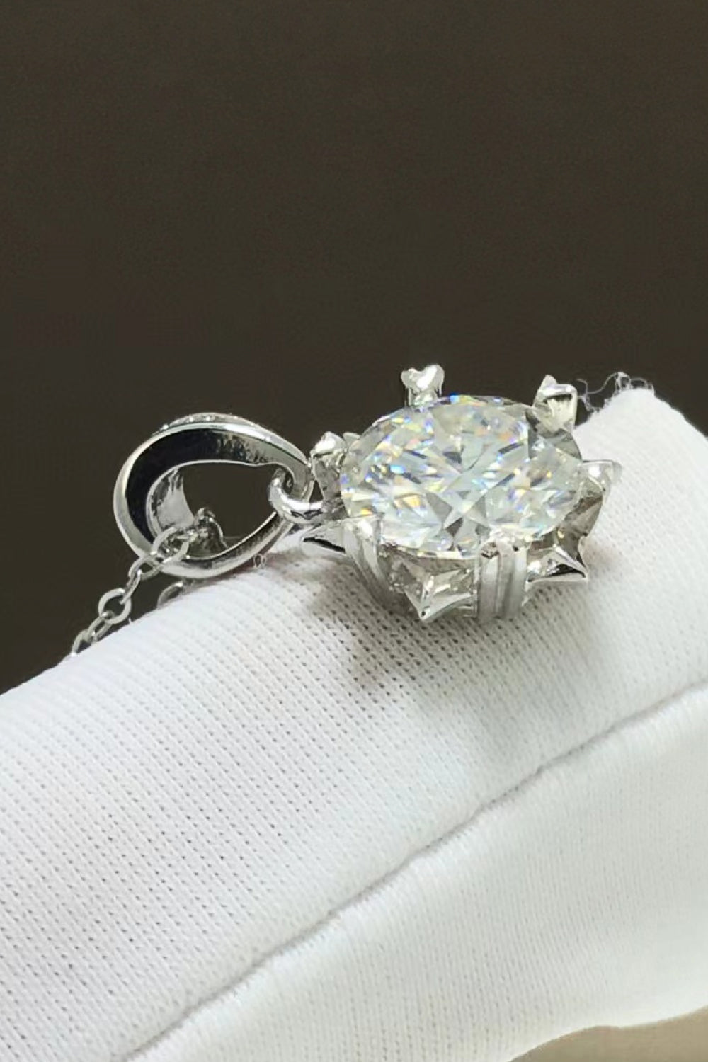 Looking At You 2 Carat Moissanite Pendant Necklace