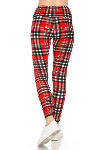 Black & Red 5-inch Long Yoga Style Banded Lined Tie Dye Printed Knit Legging With High Waist